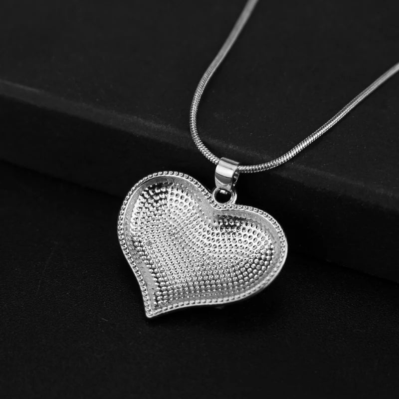 Marvel Superhero Captain America Handsome Pendant Necklace The Avengers Rhinestone Necklace Suitable for Men and Women