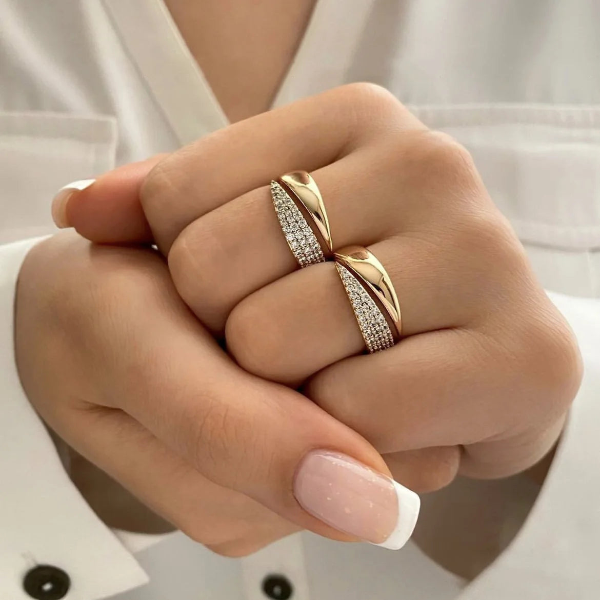 New Fashion Stainless Steel 18K Gold Plated Sun Rings for Women Rhinestones Inlaid in Hollow Metal Texture Ring Trendy Jewelry