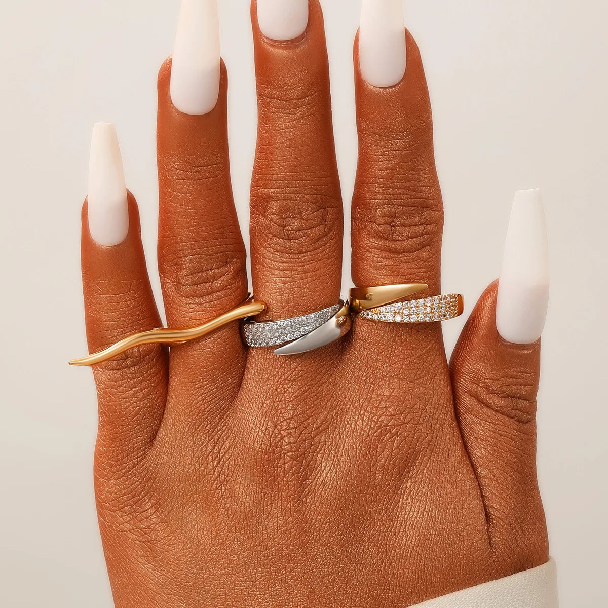New Fashion Stainless Steel 18K Gold Plated Sun Rings for Women Rhinestones Inlaid in Hollow Metal Texture Ring Trendy Jewelry