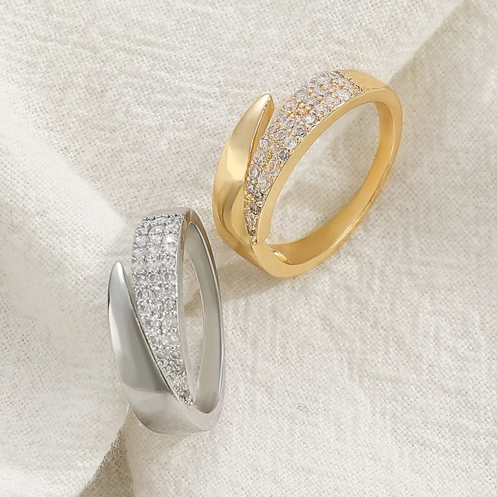 New Fashion Stainless Steel 18K Gold Plated Sun Rings for Women Rhinestones Inlaid in Hollow Metal Texture Ring Trendy Jewelry