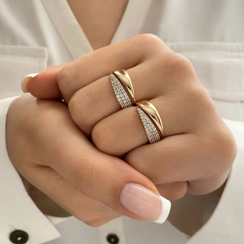New Fashion Stainless Steel 18K Gold Plated Sun Rings for Women Rhinestones Inlaid in Hollow Metal Texture Ring Trendy Jewelry