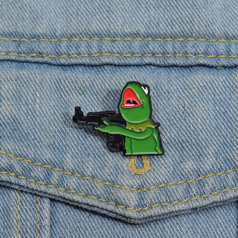 Creative Frog Love Sniper Lapel Pin Anime Games Badge Enamel Pins For Hats Clothes Backpacks Decoration Jewelry Accessories Gift