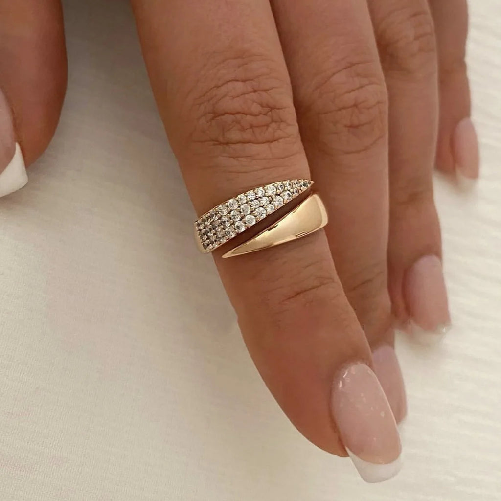 New Fashion Stainless Steel 18K Gold Plated Sun Rings for Women Rhinestones Inlaid in Hollow Metal Texture Ring Trendy Jewelry