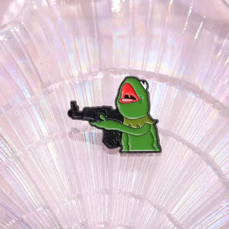 Creative Frog Love Sniper Lapel Pin Anime Games Badge Enamel Pins For Hats Clothes Backpacks Decoration Jewelry Accessories Gift