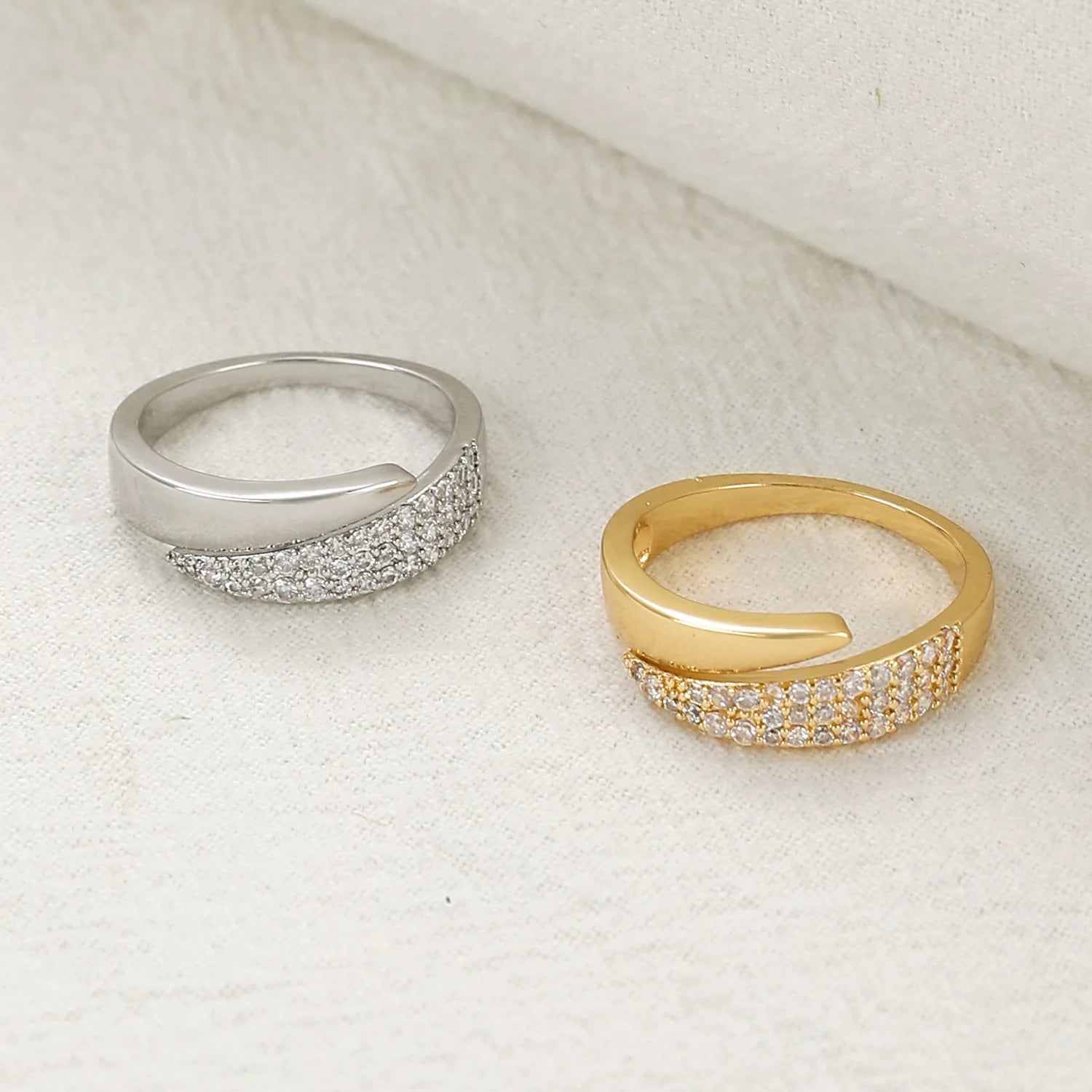 New Fashion Stainless Steel 18K Gold Plated Sun Rings for Women Rhinestones Inlaid in Hollow Metal Texture Ring Trendy Jewelry