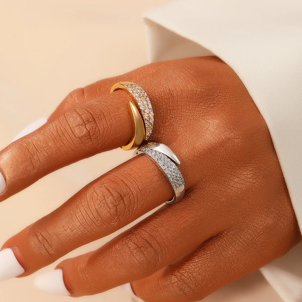 New Fashion Stainless Steel 18K Gold Plated Sun Rings for Women Rhinestones Inlaid in Hollow Metal Texture Ring Trendy Jewelry