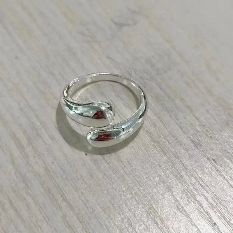 A Single Women's Ring, Simple Water Drop Open Ring, Suitable for Daily Wear and Vacation Wear